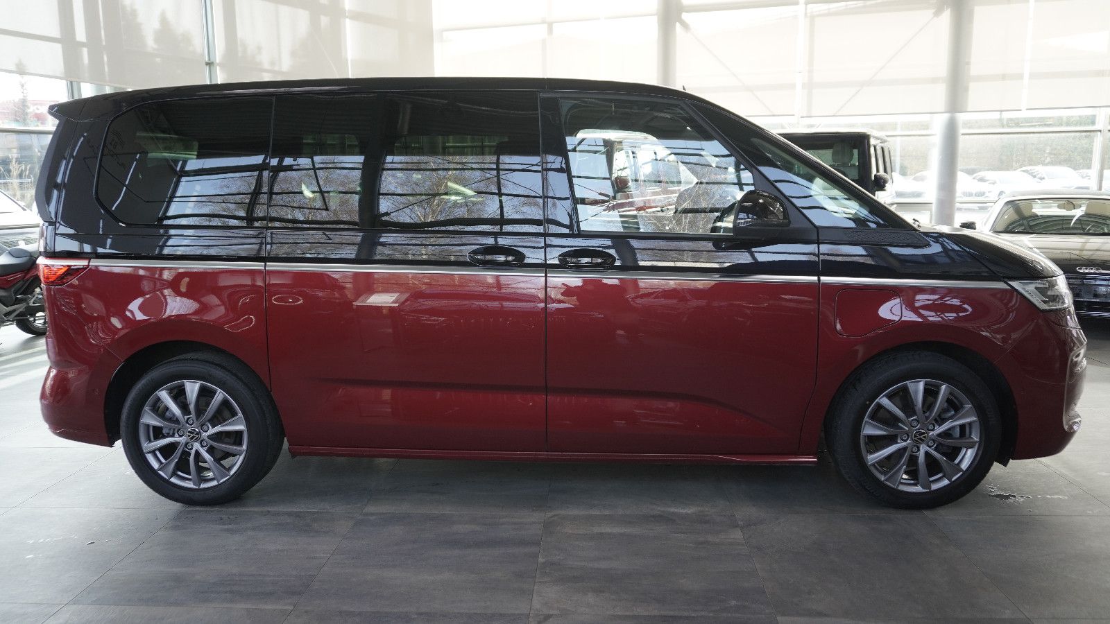 Volkswagen T7 Multivan Style PANO AHK STHZ H&K HUD 360 FULL foto 4