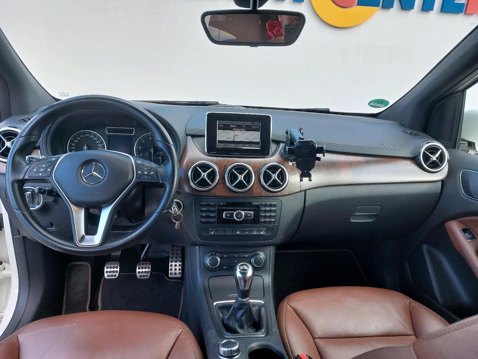 Mercedes-Benz B 200
