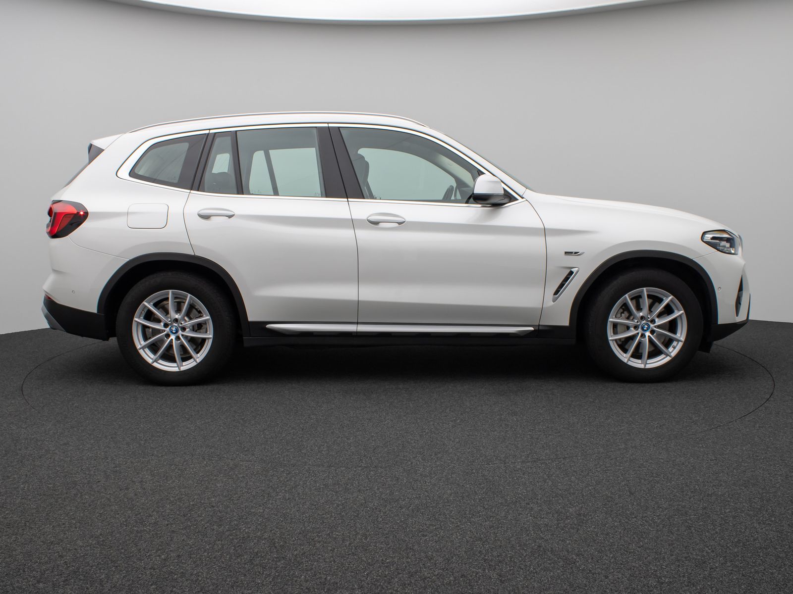 Fahrzeugabbildung BMW X3 xD30e Kamera HUD DAB Lenkrhzg Alarm AHK Sport