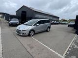 Peugeot 5008  1.6 HDI Aut Navi 7 Sitze Panorama - Peugeot 5008 mit Diesel-Antrieb: Kleinbus, 1.6