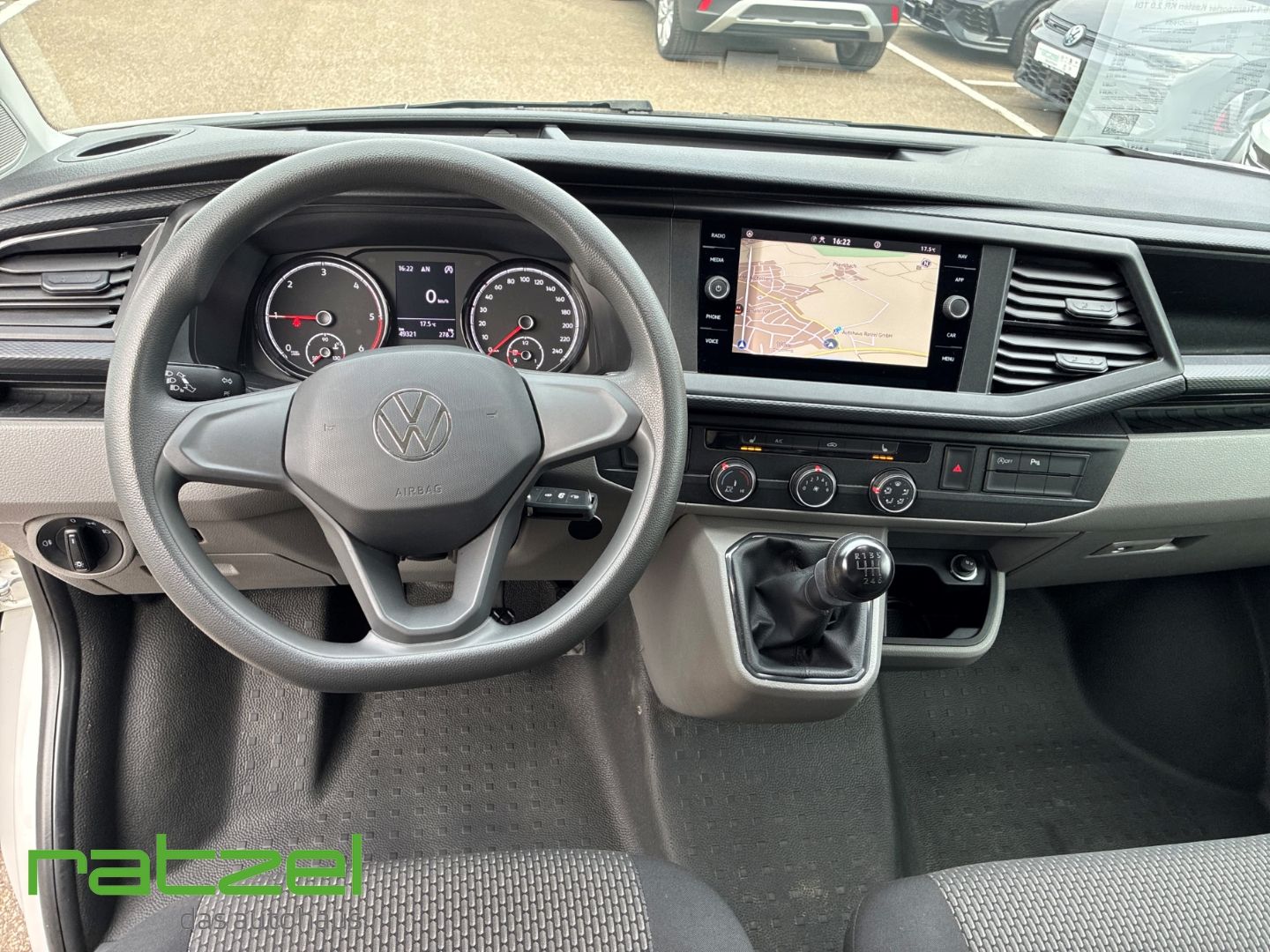 Fahrzeugabbildung Volkswagen T6.1 Transporter Kasten KR 2.0 TDI AHK Navi Kame