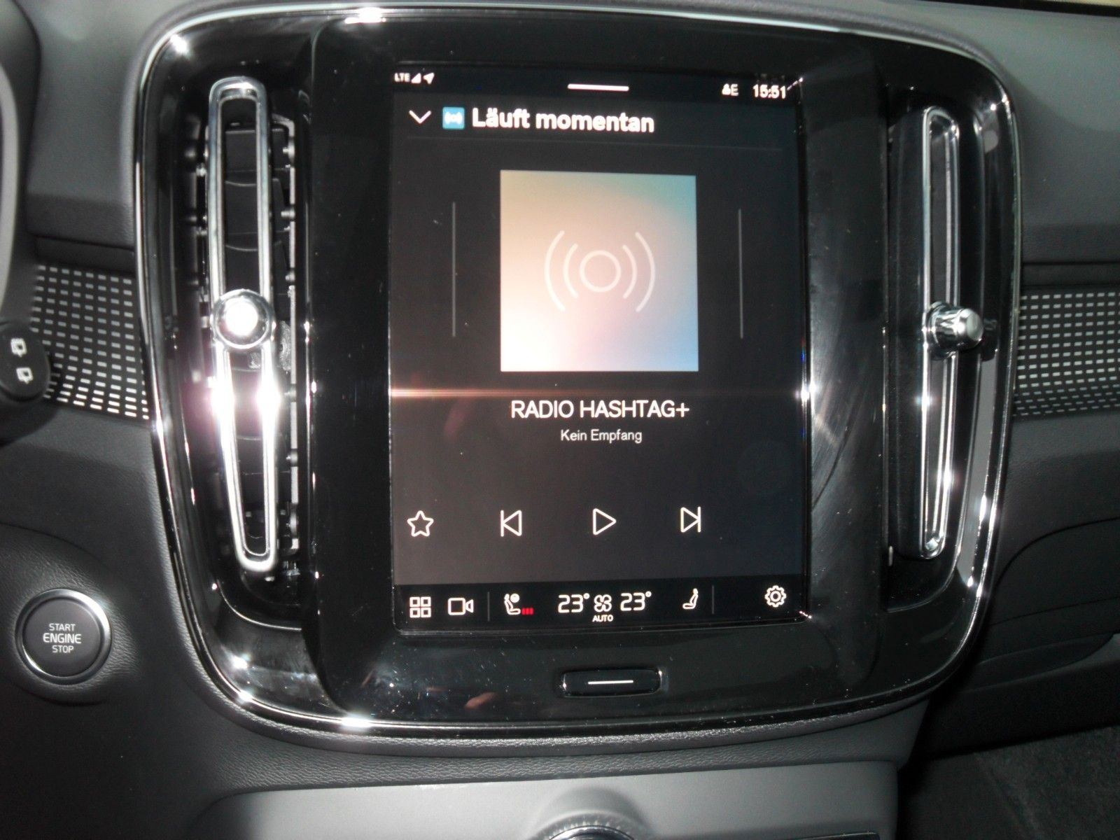 Fahrzeugabbildung Volvo XC40 B4 Plus Black Edition | 360° | Pamora.