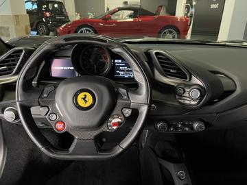 صورة 9 لـ 2016 Ferrari 488 GTB