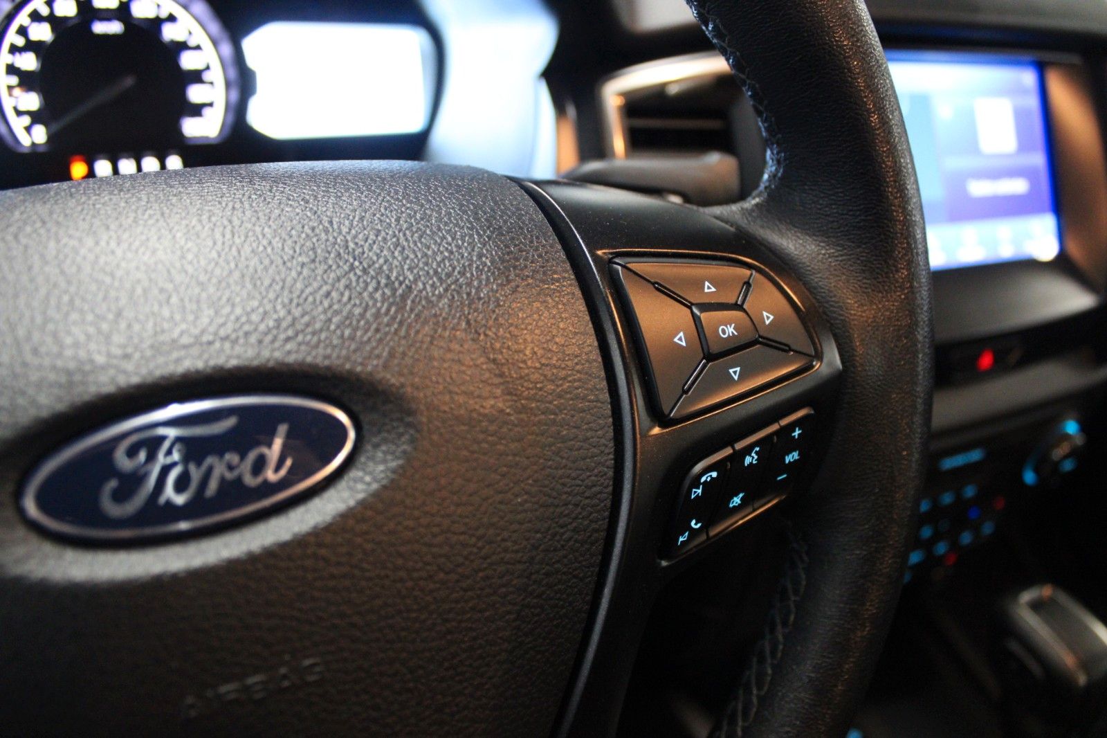 Fahrzeugabbildung Ford Ranger Automatik WOLFTRAK + AHK + Standheizung