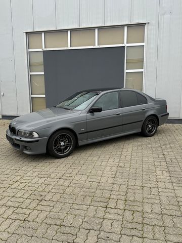 BMW E39 540i M-Paket ab Werk Standheizung