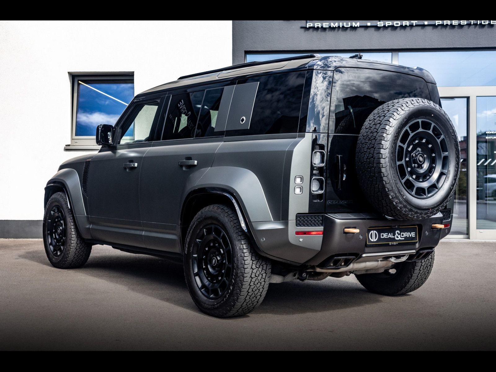 Land Rover Defender 110 V8 P635 OCTA EDITION ONE°WARR 06/30 imagem 3