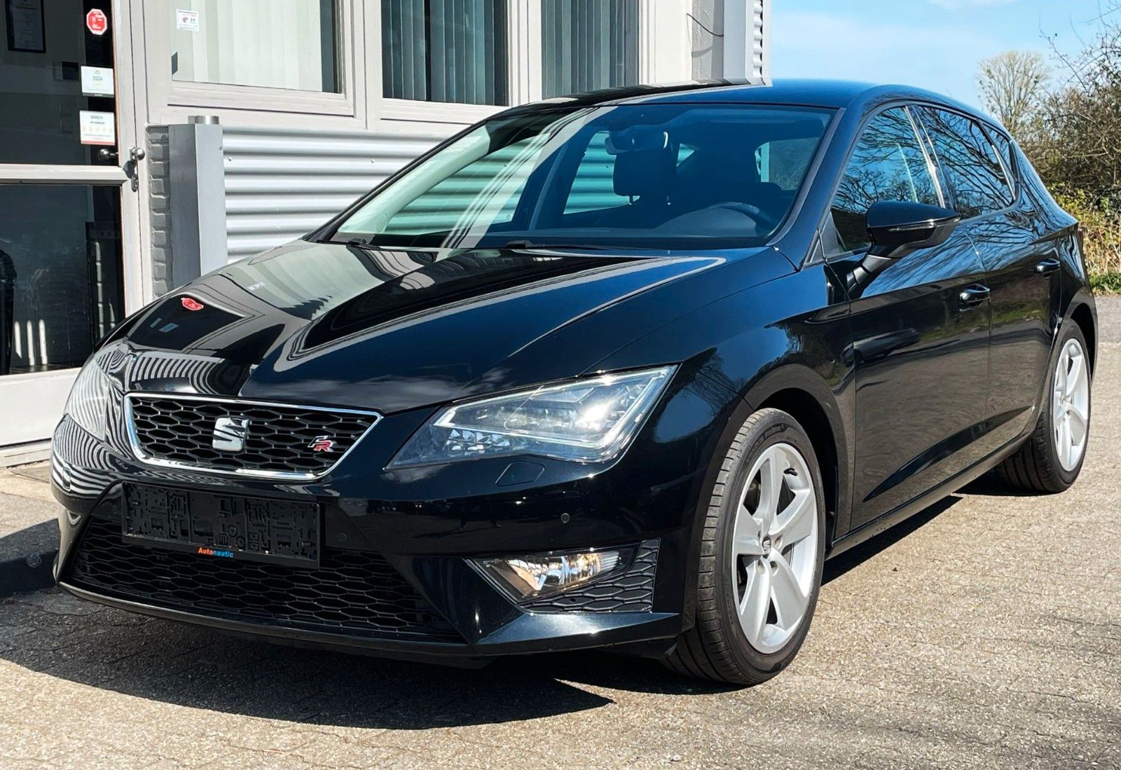Fahrzeugabbildung SEAT Leon 2.0TDI FR DSG KLIMAAUT LEDER NAVI LED 2.Hd