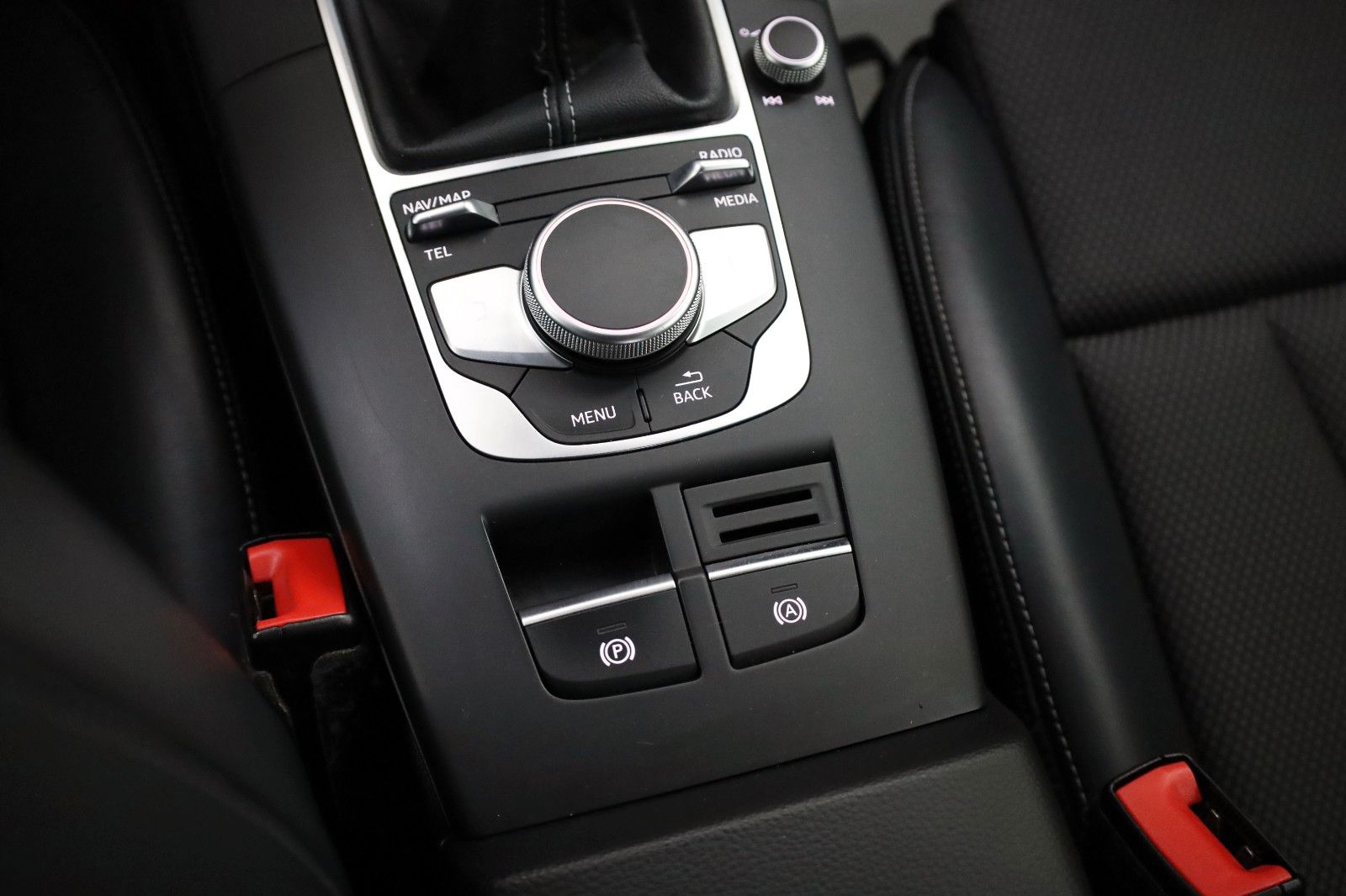 Fahrzeugabbildung Audi A3 S Line T.Leder,Navi,Xenon,ACC,SH,PDC,SR+WR