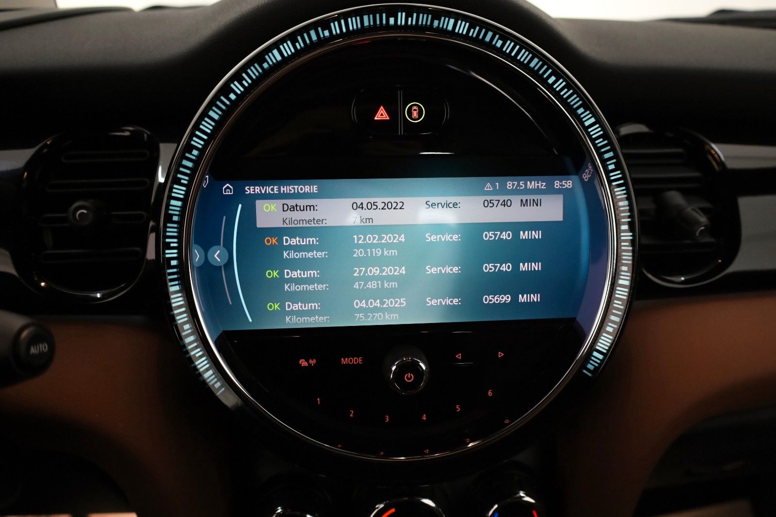 Fahrzeugabbildung MINI Cooper Cabrio Classic Trim,Leder,Navi,Kamera,HUD