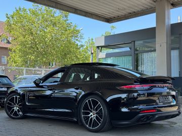 Porsche Panamera - 4