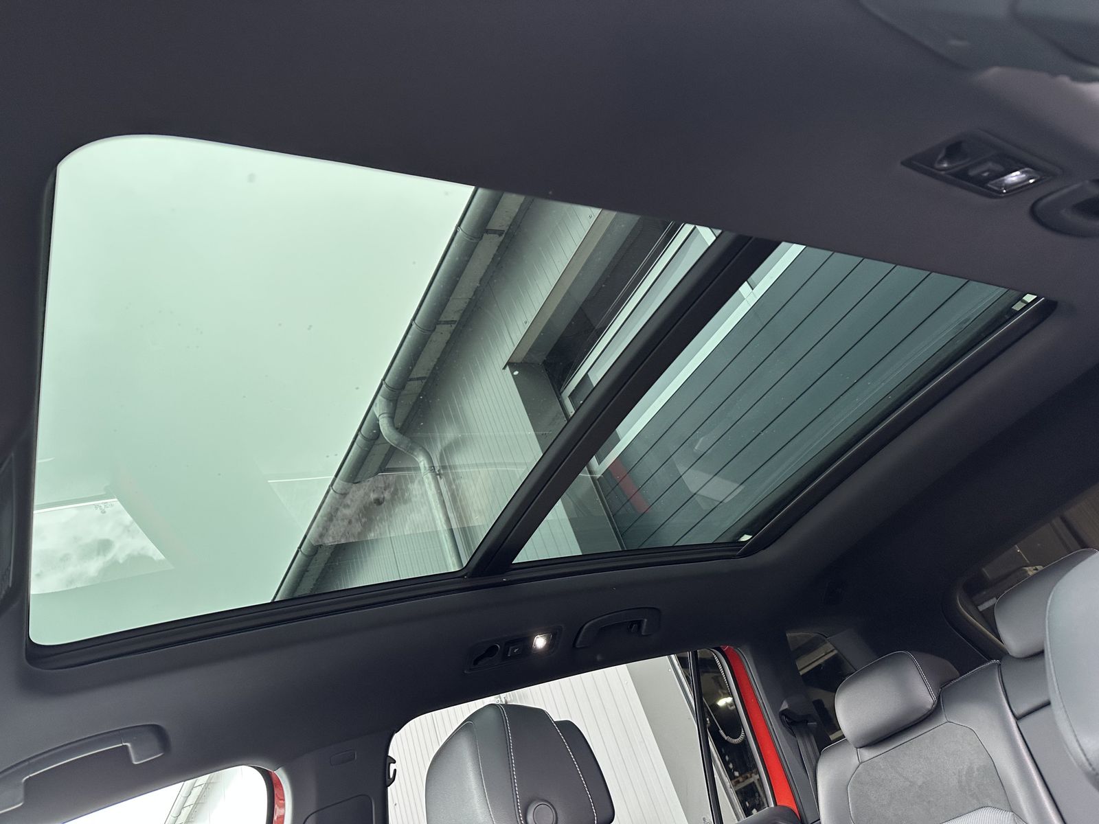 Fahrzeugabbildung Volkswagen Tiguan Allspace 4M R-Line NAV+LED+PANO+AHK+ACC