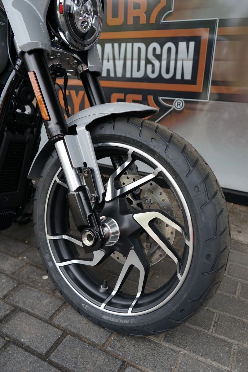Fahrzeugabbildung Harley-Davidson Softail Sport Glide 107 Sofort Verfügbar 2024