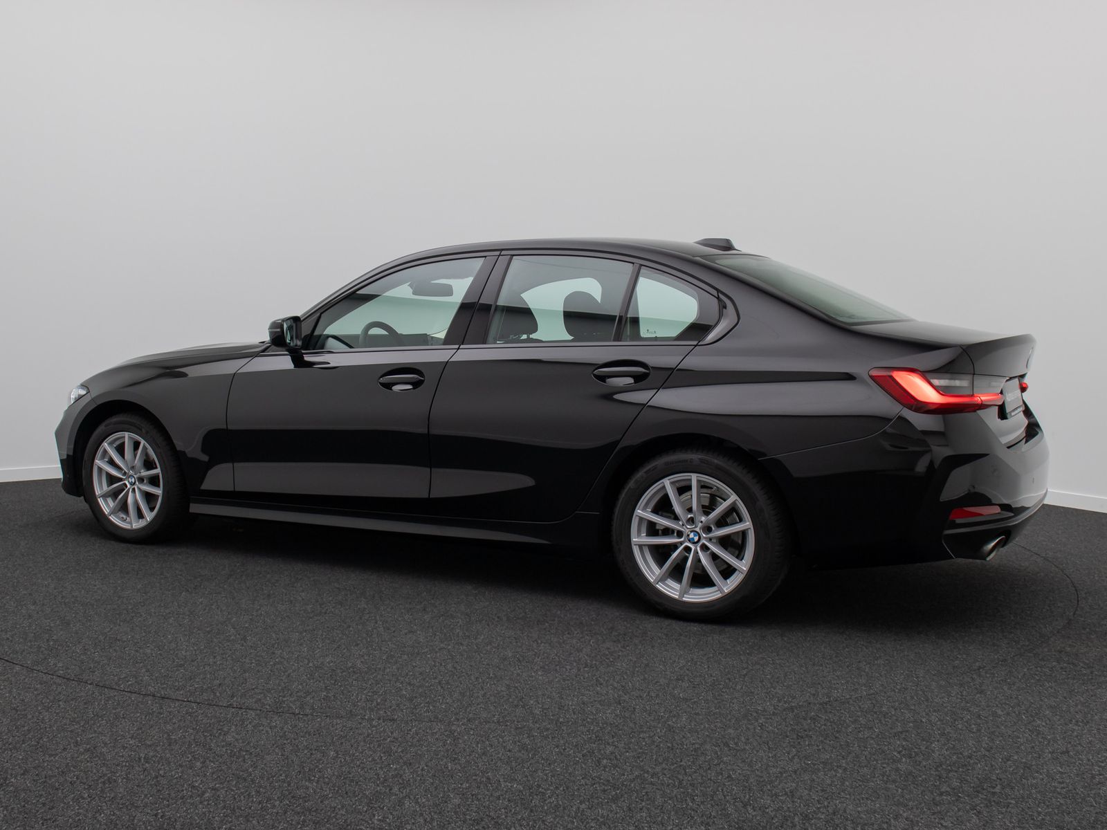 Fahrzeugabbildung BMW 318i DAB PDC Widscreen Geschwindigkeitsreg LED