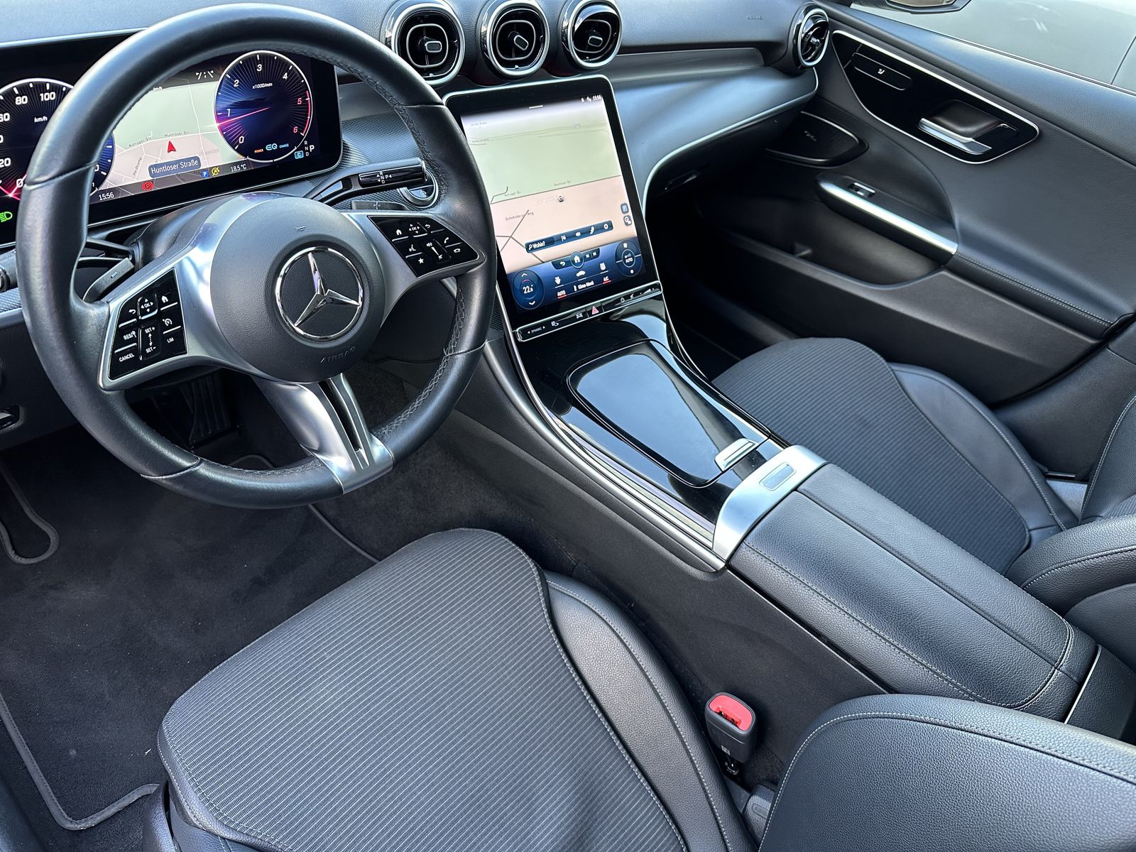 Fahrzeugabbildung Mercedes-Benz C 220d T Avantgarde NAV+LED+KAMERA+CARPLAY+VCOCK