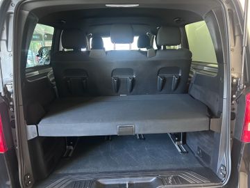 Mercedes V 220 - 9