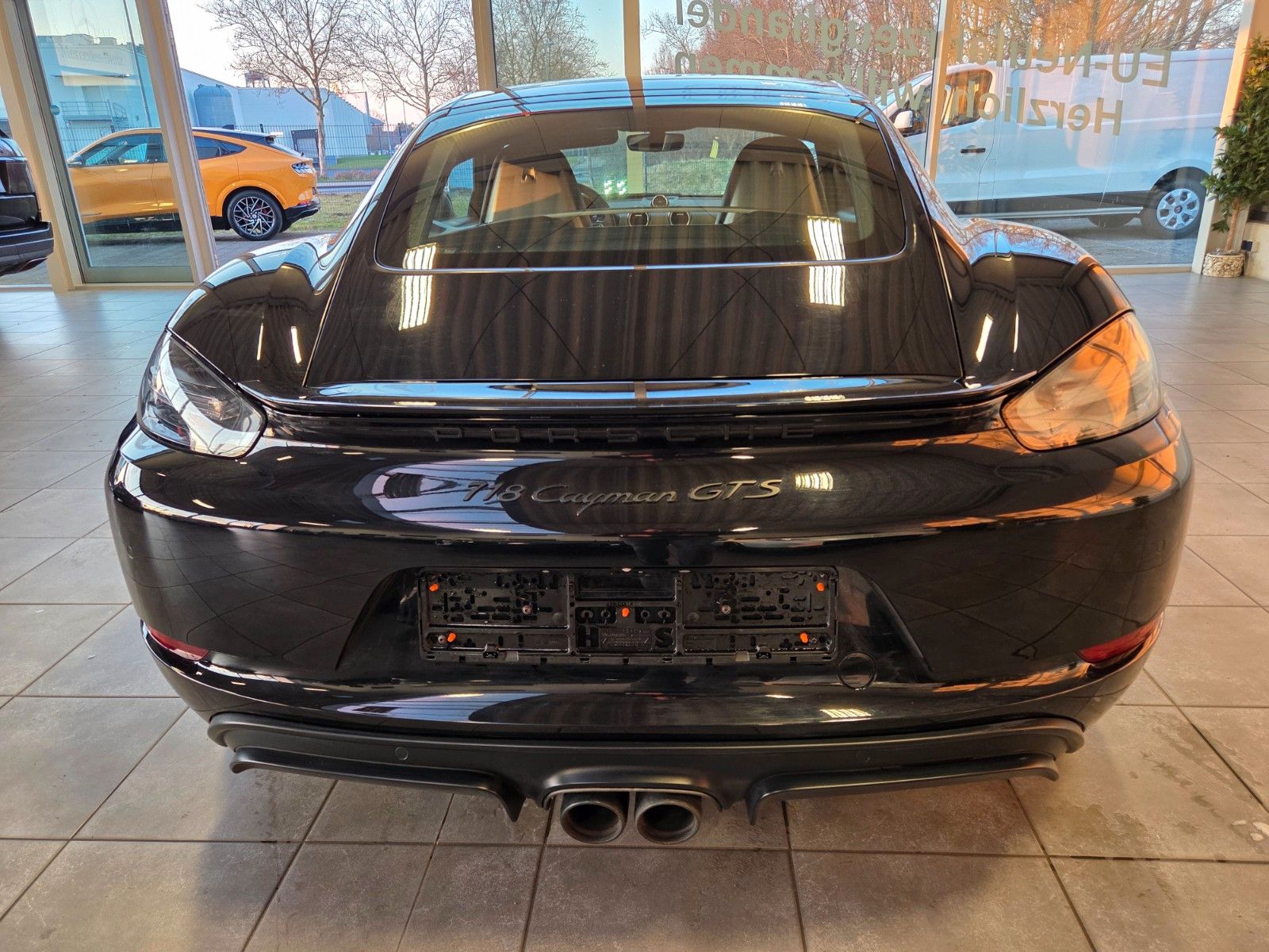 Fahrzeugabbildung Porsche Cayman 718 GTS/Sportchrono