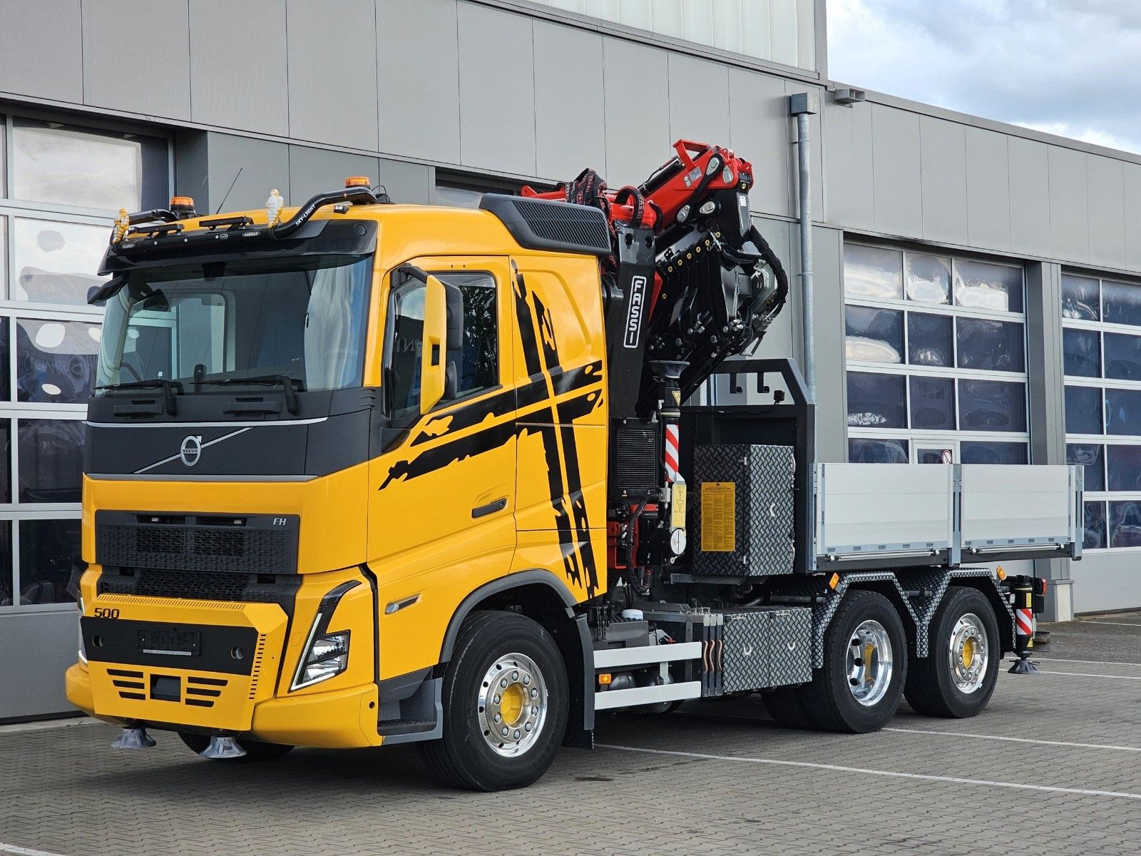 Fahrzeugabbildung Volvo FH 500 SZM + FASSI 545 -7 m. FlyJib 4 Lenkachse