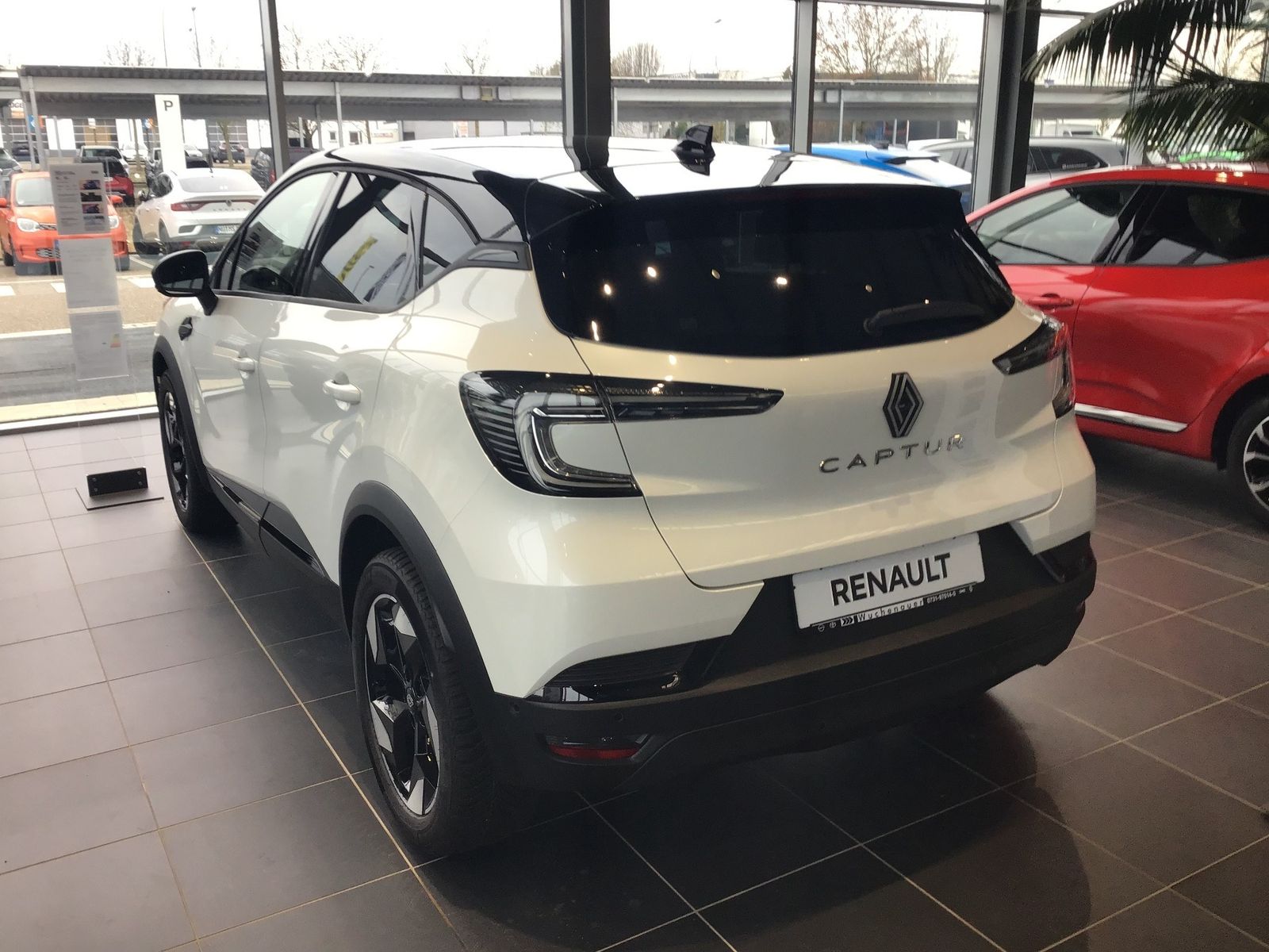 Fahrzeugabbildung Renault Captur MILD HYBRID 160 EDC TECHNO/NAVI/GJR/SHZ/