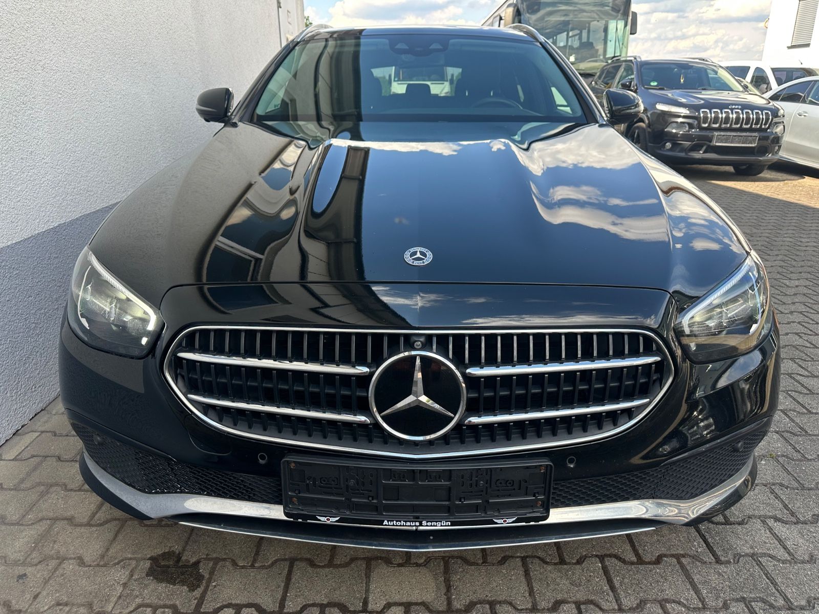 MERCEDES-BENZ E 220 d/Panno-D/Sitzbelüftung/Head-Up/Distronic