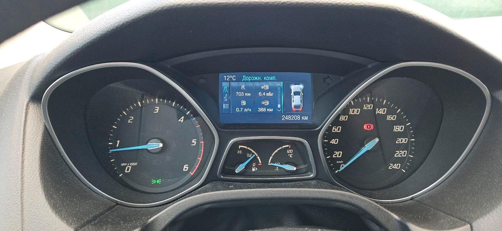 Ford Focus 2012 — photo 10