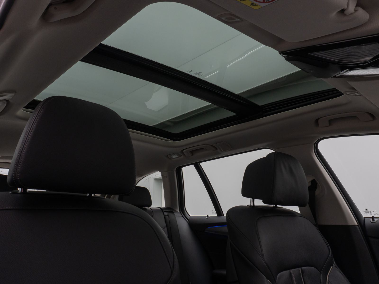 Fahrzeugabbildung BMW 530d Panorama Kamera DAB HiFi DrivAssist Komfort