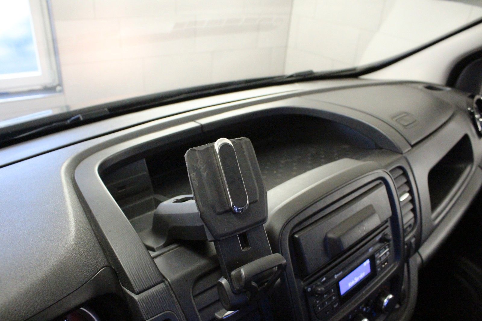 Fahrzeugabbildung Renault Trafic Grand dCi 145 L2H1 LKW 3.0t AHK