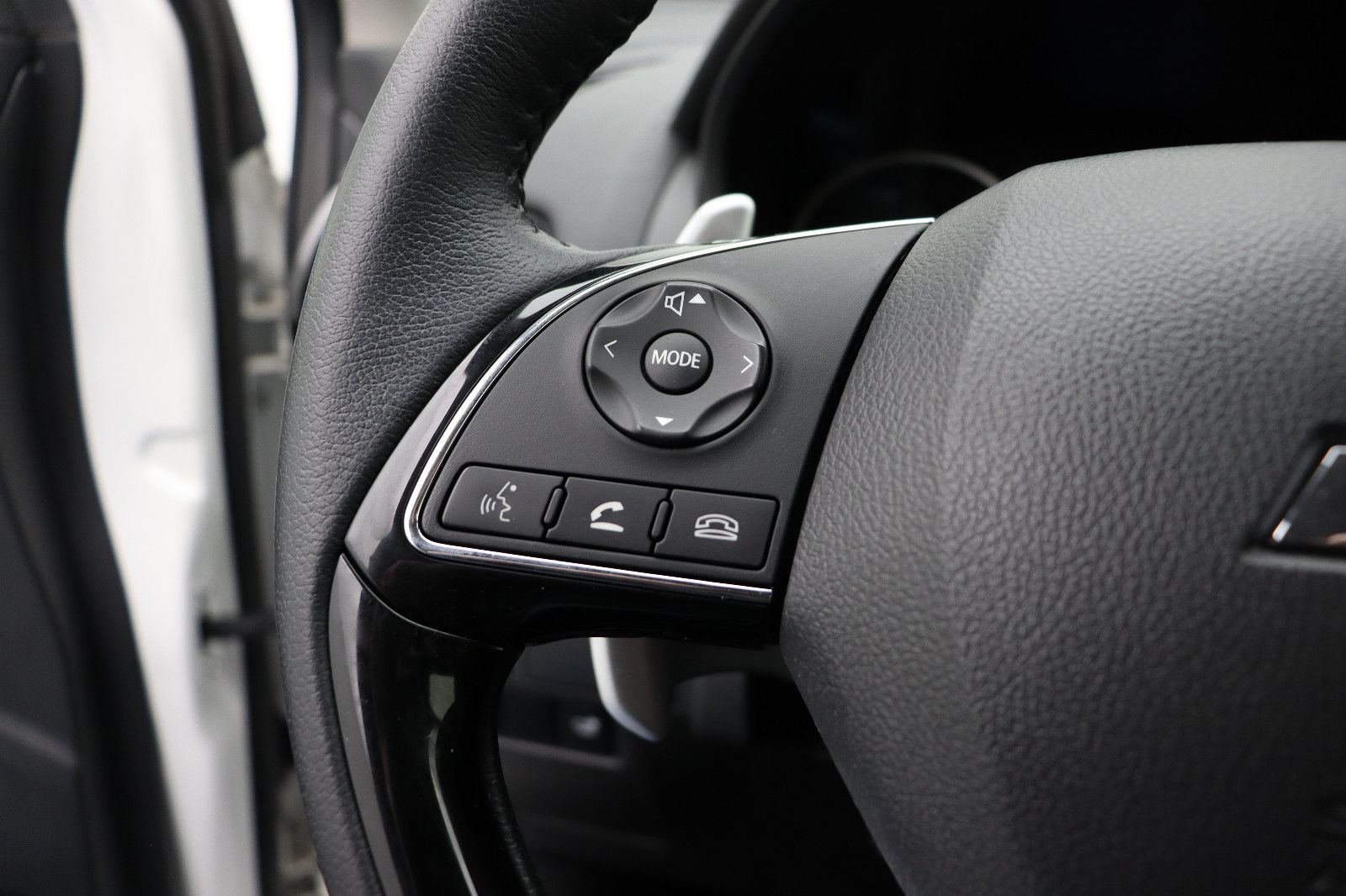 Fahrzeugabbildung Mitsubishi Eclipse Cross 2.4 Basis Hybrid 4WD