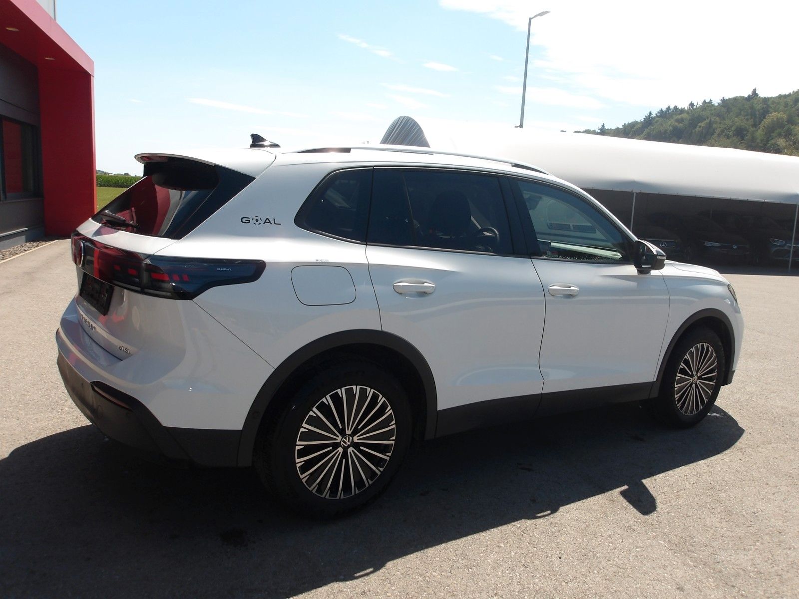 Volkswagen Tiguan 1.5 eTSI Goal "Navi,Kamera" EXP € 22990.- imagem 3