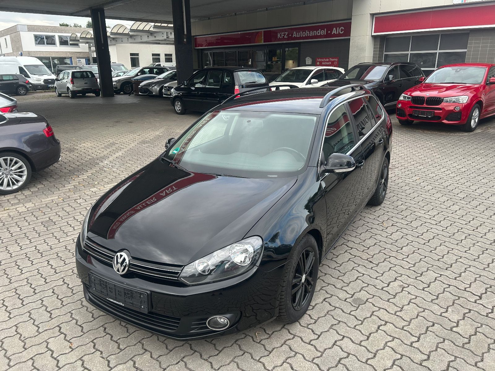 Volkswagen Golf - 1