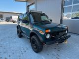 Lada Niva Only mit Seilwinde - Lada Niva mit Benzin-Antrieb: ABS, Geländewagen