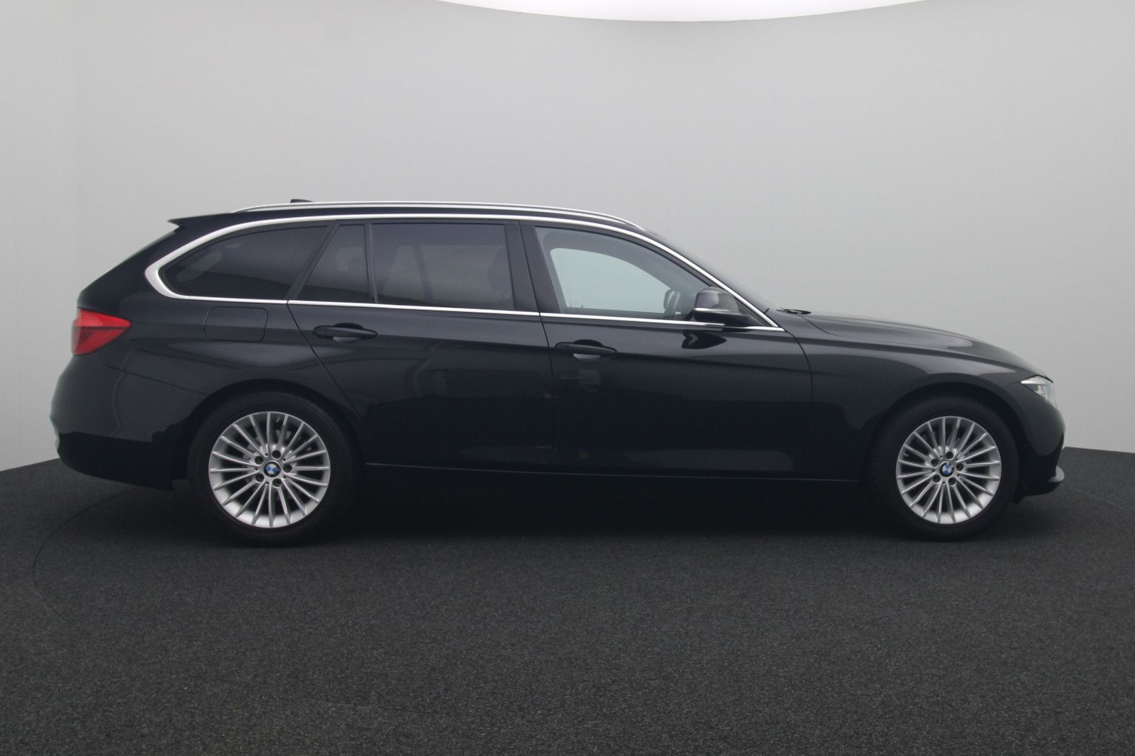 Fahrzeugabbildung BMW 320d Touring Luxury Leder AHK ACC Panorama