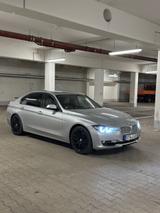 BMW 335i Modern Line  - BMW 335 Gebrauchtwagen in München
