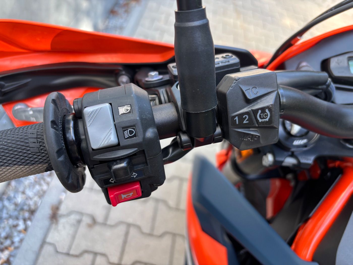 Fahrzeugabbildung KTM 690 SMC-R kurzer Kennzeichenhalter Remus