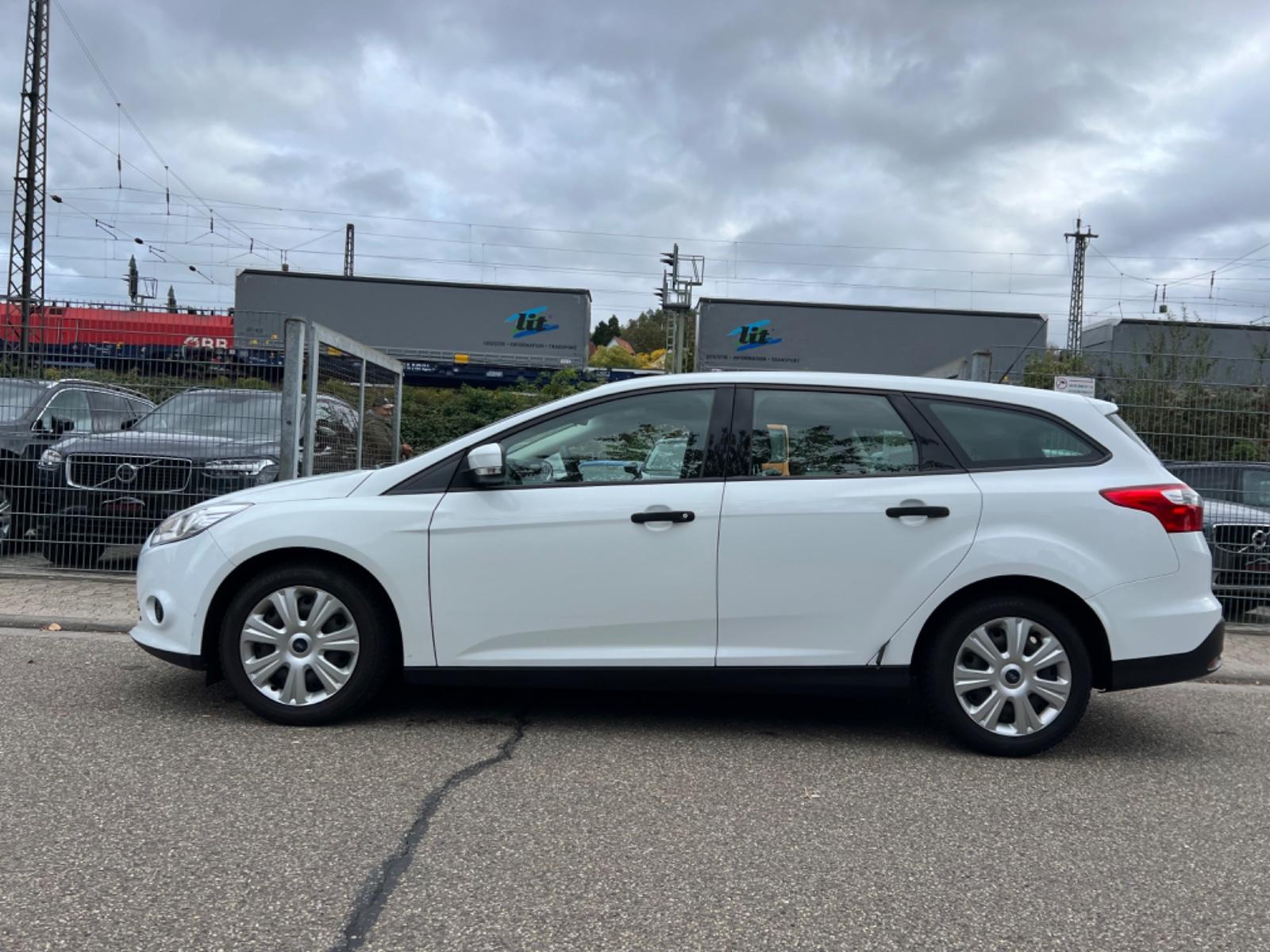 Ford Focus 2014 — interior