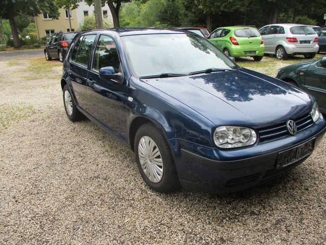 Volkswagen Golf 1.6 Champ Tüv und Zahnriehmen neu