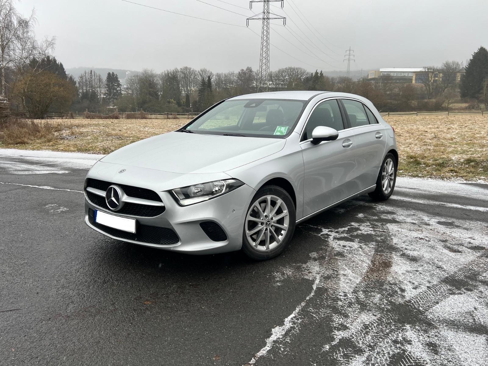 Mercedes-Benz A 220 DCT LEDER, NAVI, MBUX, RÜCKFAHRKAMERA, AHK