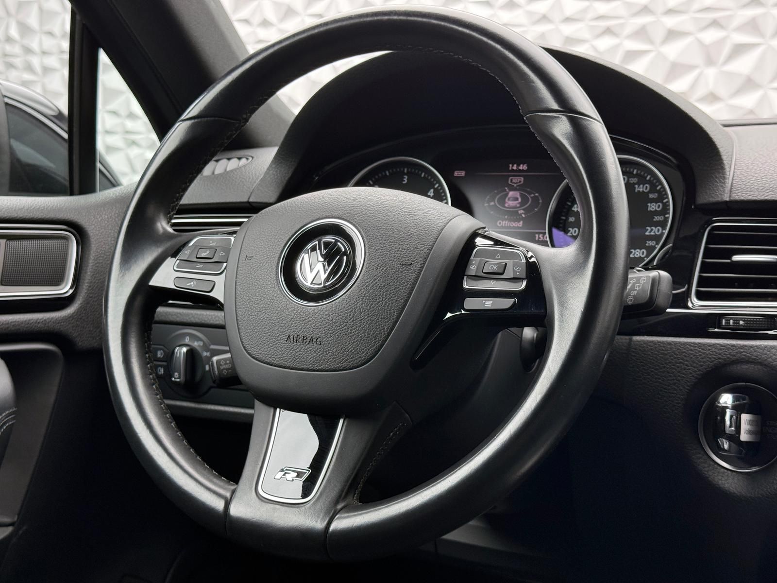 Fahrzeugabbildung Volkswagen 3.0 TDI R-LINE/4MOTION/STANDHZ/LUFT/KEY/AHK/360°