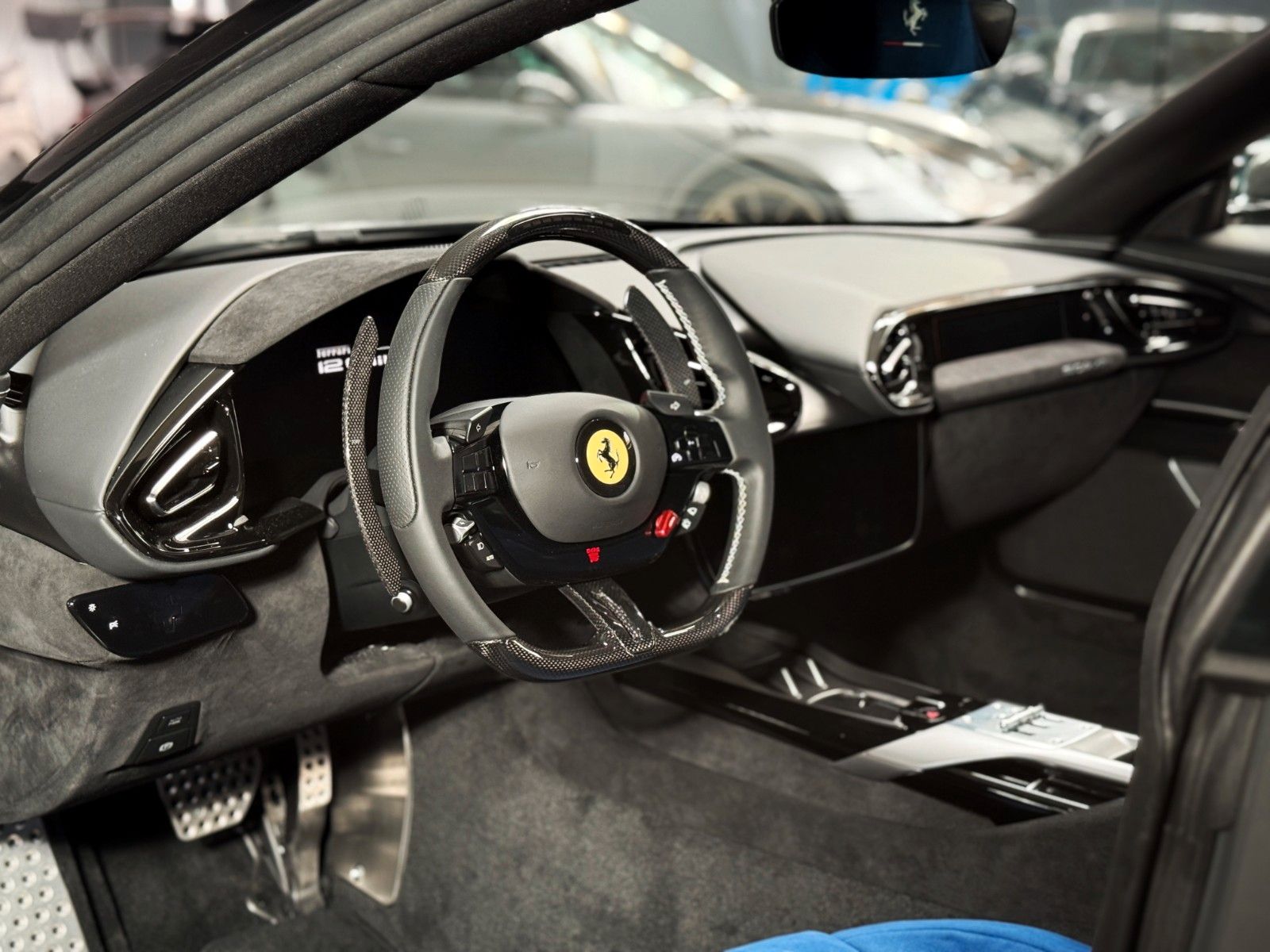 Fahrzeugabbildung Ferrari 12Cilindri + 1. Hand + 54 km + Carbon Exterieur