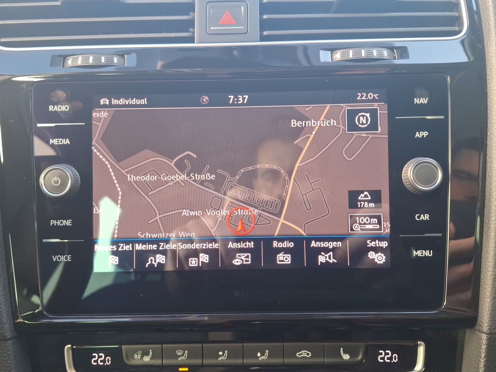 Fahrzeugabbildung Volkswagen Golf VII TSI Higline LED AHK Navi Pano ACC RFK S
