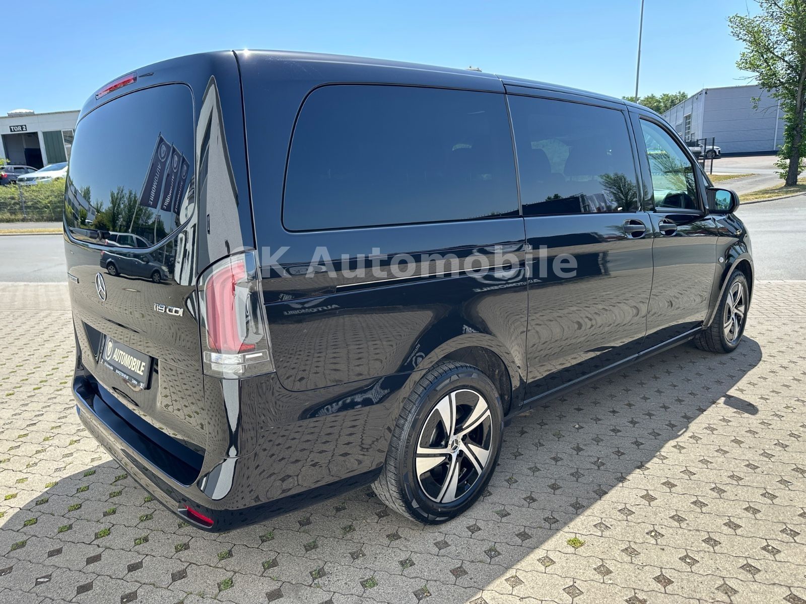 Fahrzeugabbildung Mercedes-Benz Vito Tourer 119 PRO lang/9 Sitze/Navi/LED/Kamera