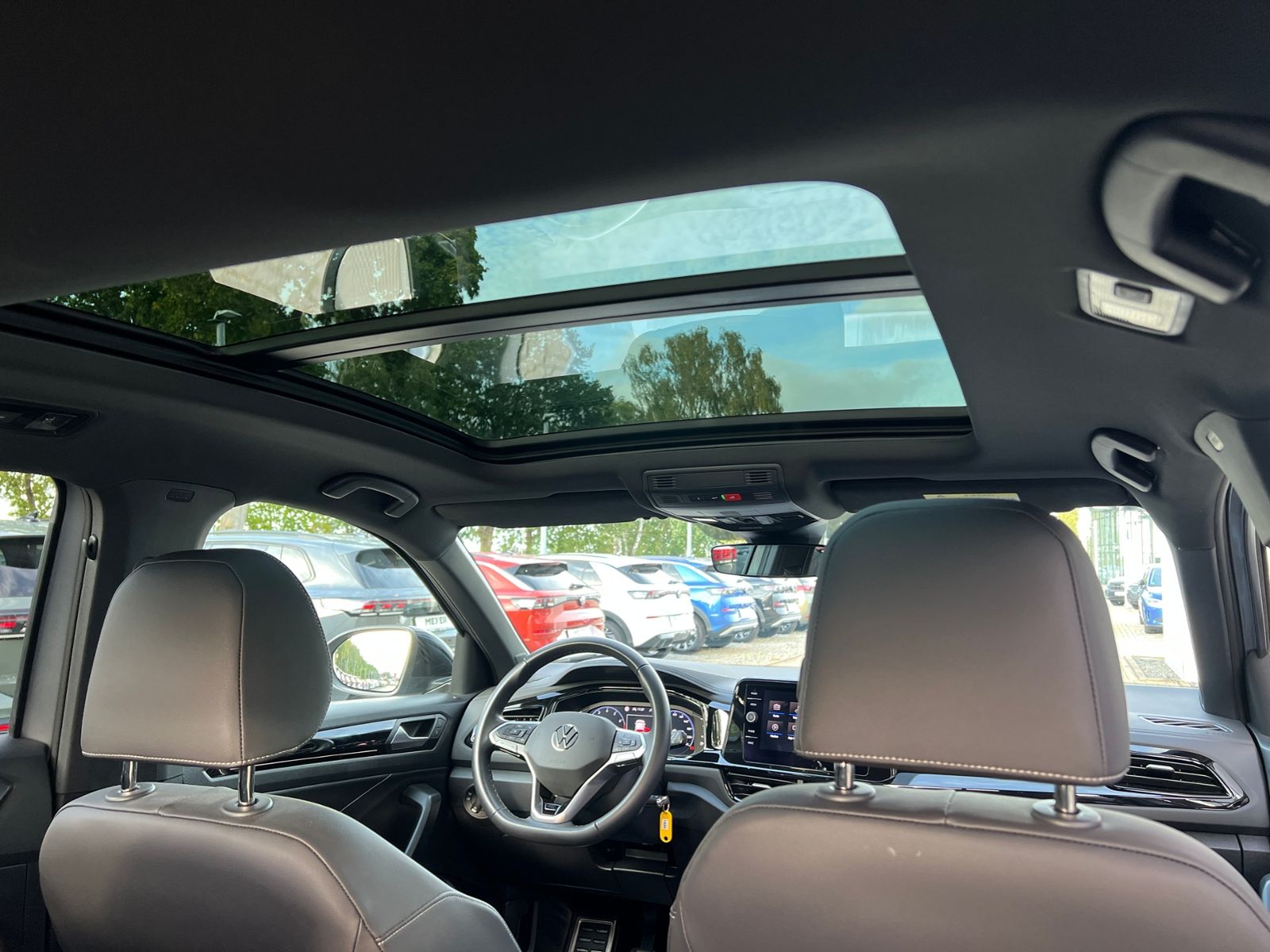 Fahrzeugabbildung Volkswagen T-Roc 1.0 TSI R-Line *AHK, LED-Plus, ACC, Panora