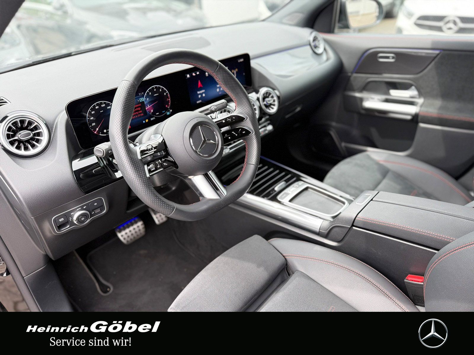 Fahrzeugabbildung Mercedes-Benz GLA 200 AMG*AHK*TOTWINKEL*NIGHT-PAKET*AMBIENTEBE