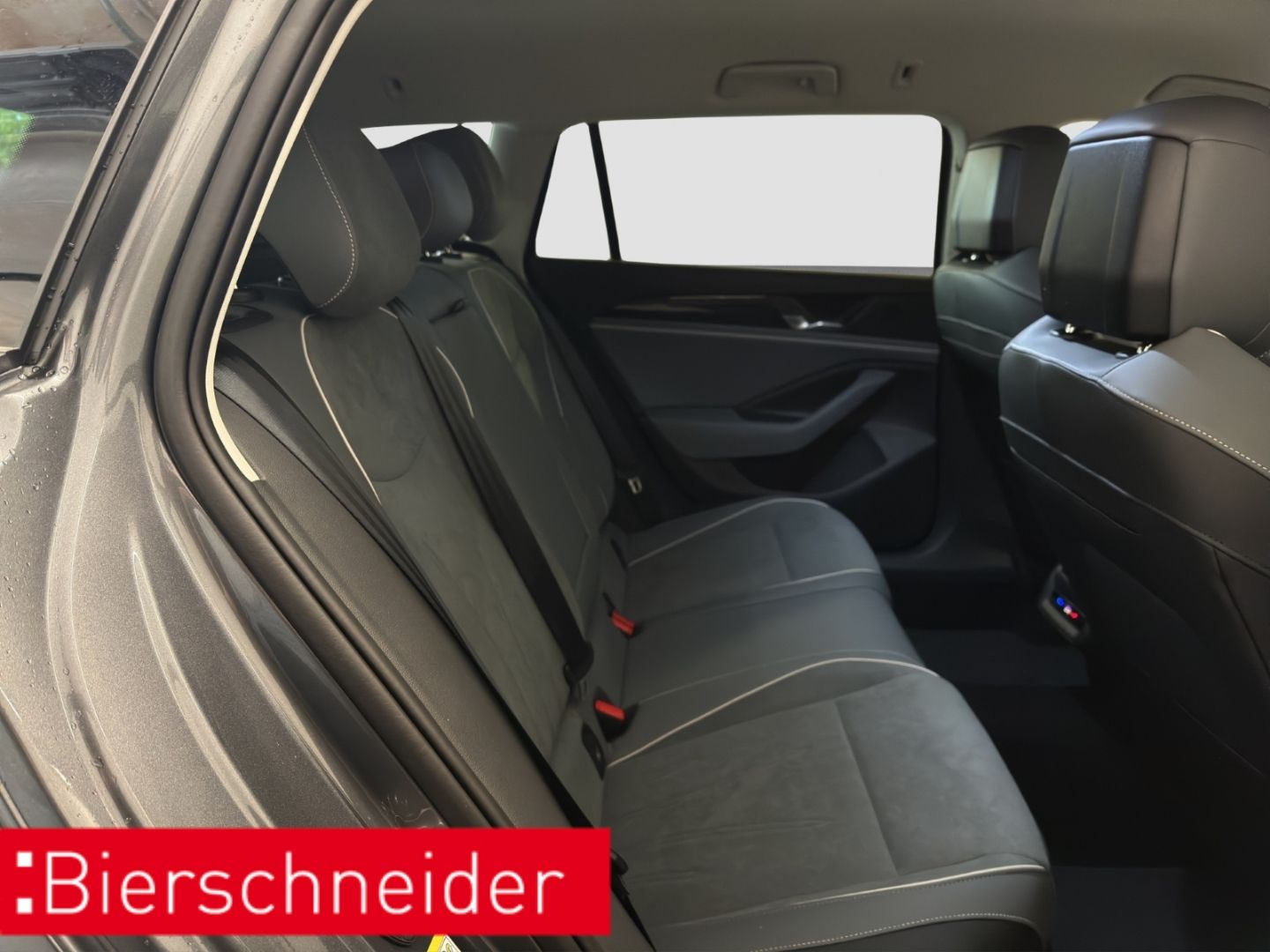 Volkswagen Passat Variant 1.5 eTSI DSG Business AHK 360  HU foto 21