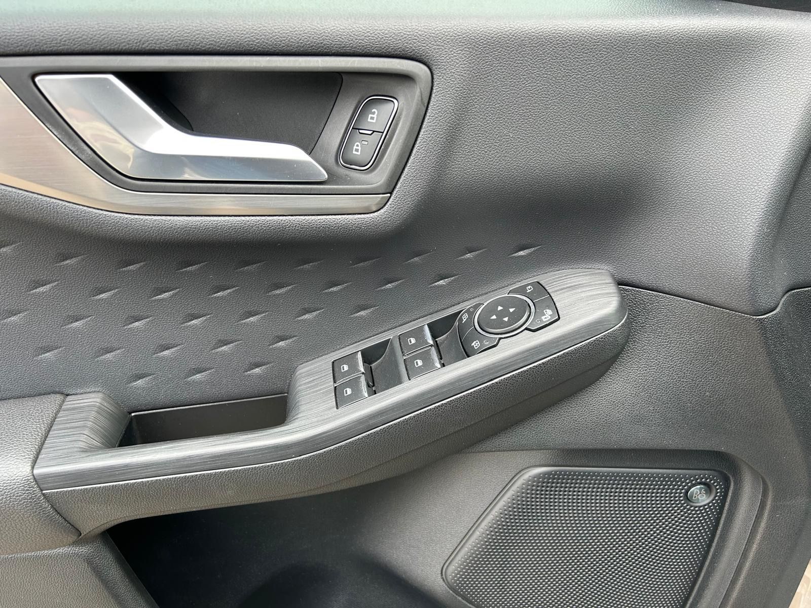 Fahrzeugabbildung Ford Kuga Titanium°LED°AHK°HeadUp°Winterpaket°Kamera