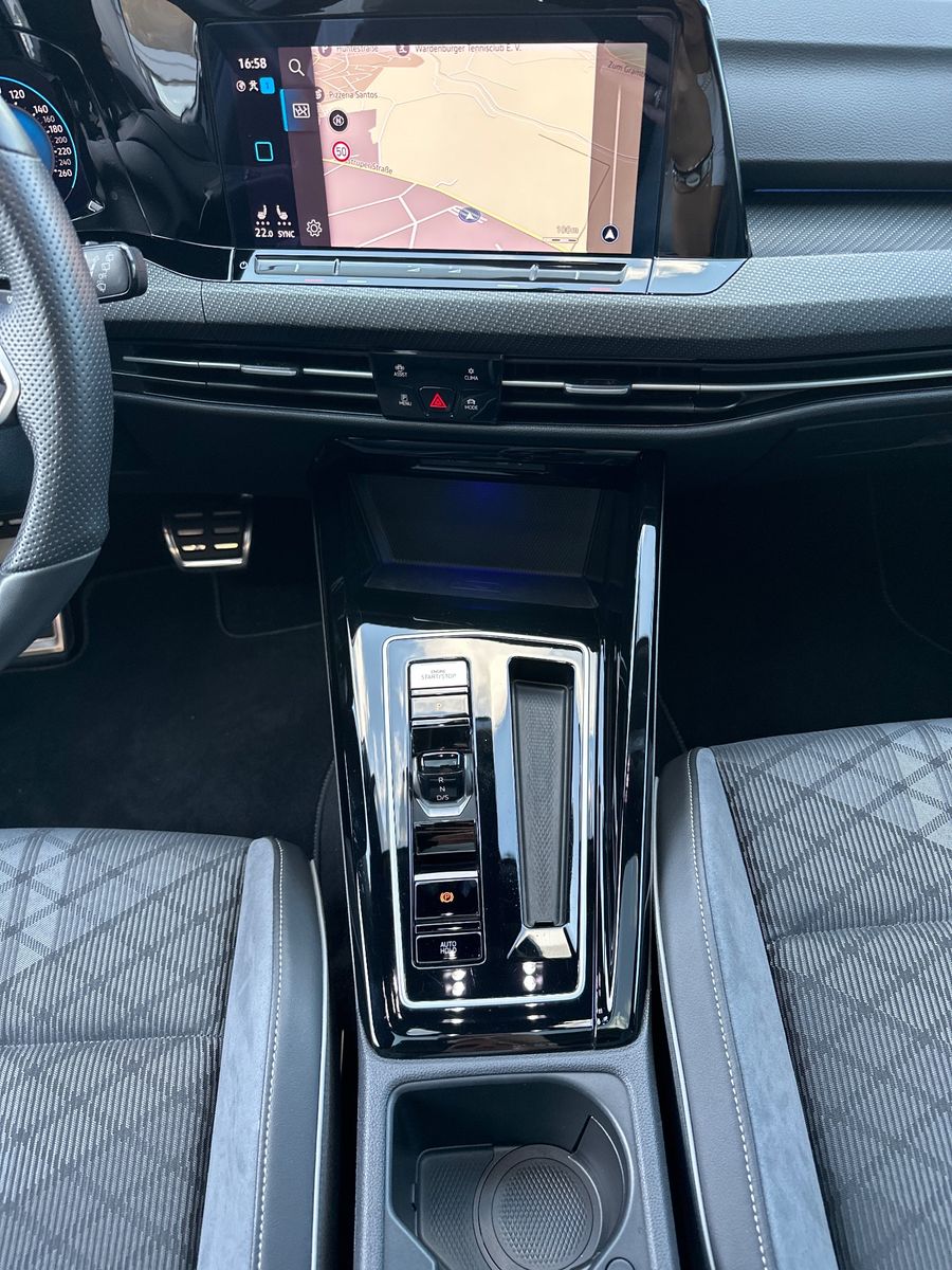 Fahrzeugabbildung Volkswagen Golf Variant R-Line NAV+IQ-LIGHT+ACC+PANO+