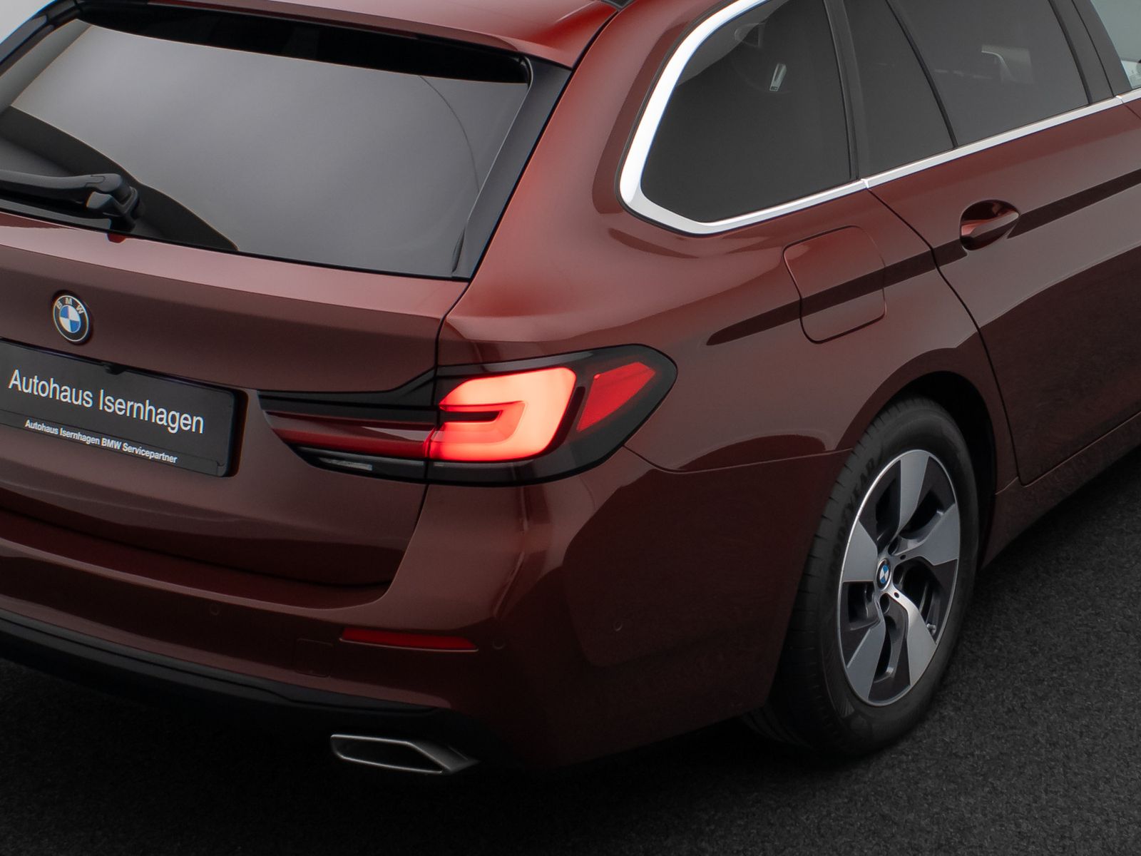Fahrzeugabbildung BMW 520d xD HUD DAB Kamera HiFi Laser Sport AHK Komf