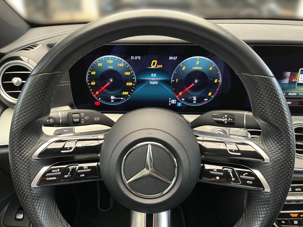 Fahrzeugabbildung Mercedes-Benz E 400 dT 4M AMG AHK Totwi. LED SHZ Sport Ambie.