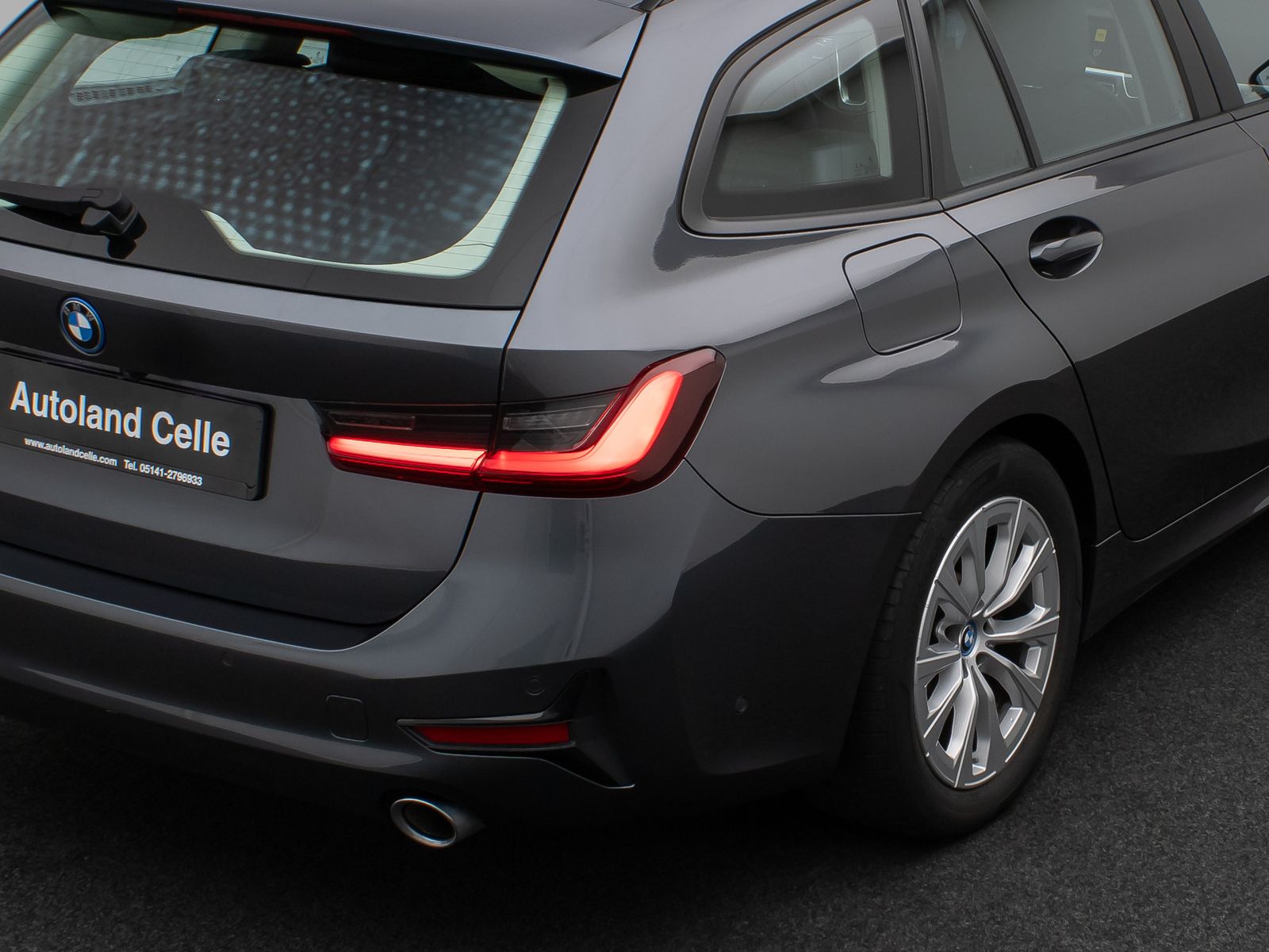 Fahrzeugabbildung BMW 330e Kamera DAB HiFi DrivingAssist Alarm Sport