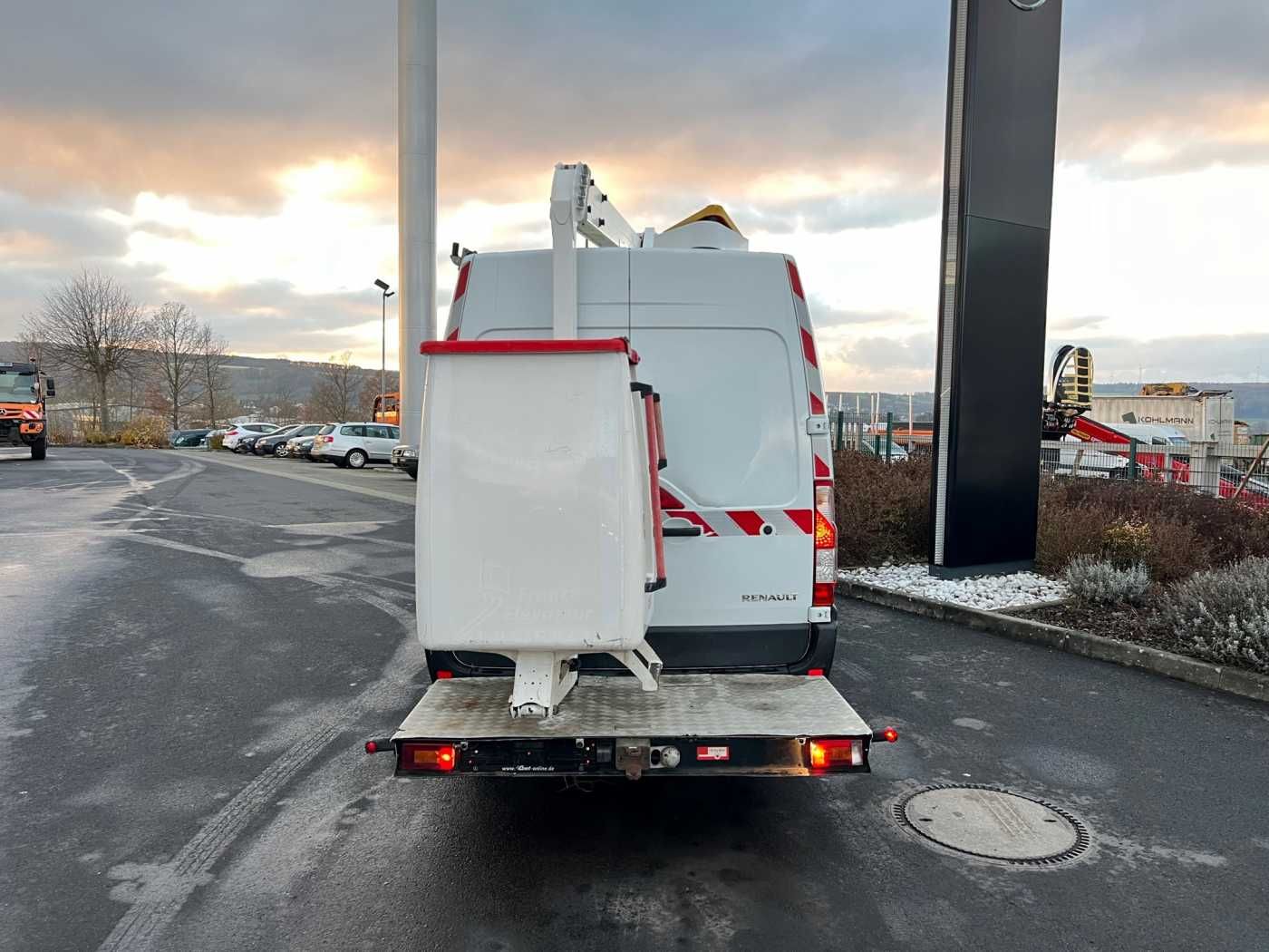 Fahrzeugabbildung Renault Master 2.3 dCi / France Elevateur 121FT, 12m