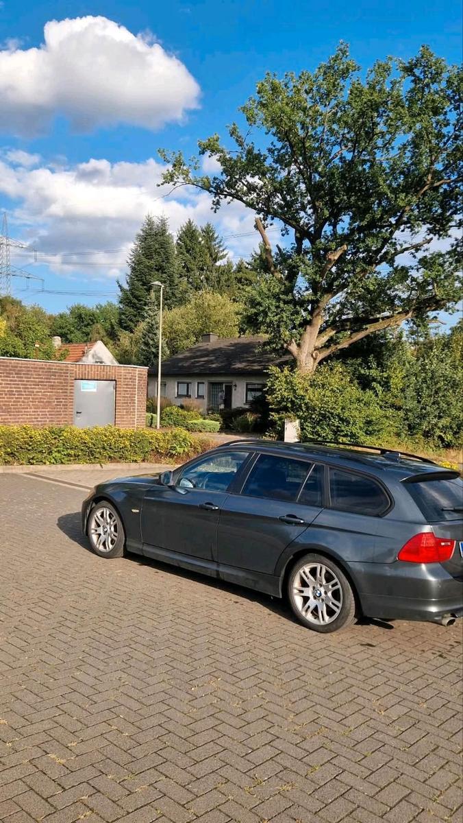 BMW 318 2010 — photo 9